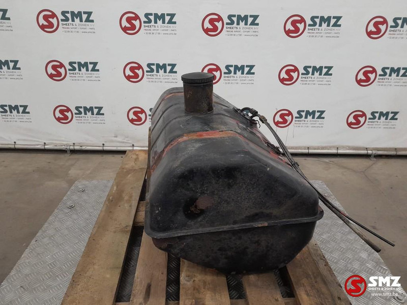 Iveco Occ brandstoftank 130L Iveco - Rezervor combustibil pentru Camion: Foto 3 Iveco Occ brandstoftank 130L Iveco - Rezervor combustibil pentru Camion: Foto 3