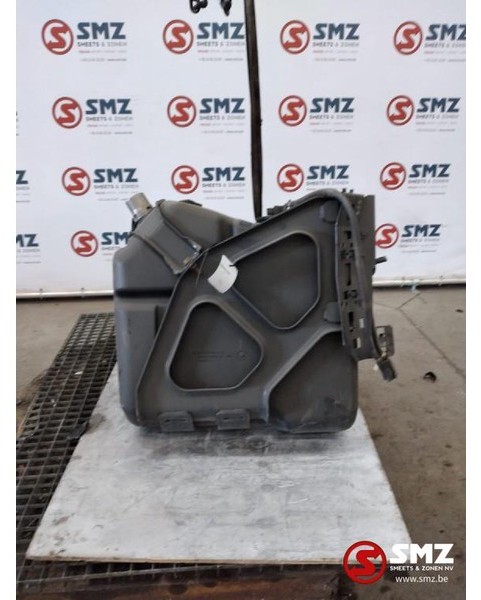 Mercedes-Benz Occ AdBlue tank 60L Mercedes Actros 1851 - Rezervor pentru AdBlue pentru Camion: Foto 4 Mercedes-Benz Occ AdBlue tank 60L Mercedes Actros 1851 - Rezervor pentru AdBlue pentru Camion: Foto 4