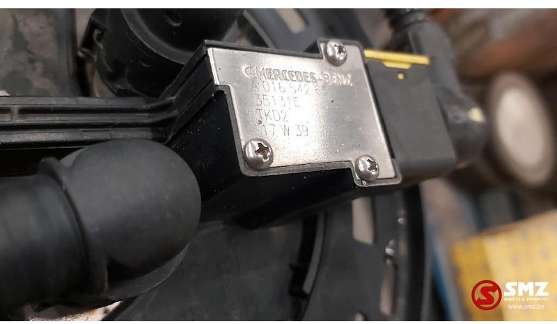 Mercedes-Benz Occ AdBlue tankvlotter Mercedes Actros MP4 - Rezervor pentru AdBlue pentru Camion: Foto 3 Mercedes-Benz Occ AdBlue tankvlotter Mercedes Actros MP4 - Rezervor pentru AdBlue pentru Camion: Foto 3