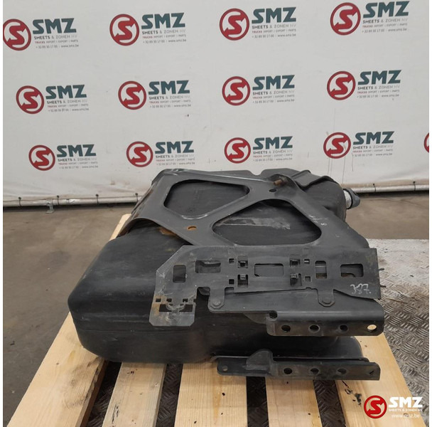 Mercedes-Benz Occ AdBluetank 60L + AdBlueniveausensor Mercedes - Sistem de alimentare combustibil pentru Camion: Foto 5 Mercedes-Benz Occ AdBluetank 60L + AdBlueniveausensor Mercedes - Sistem de alimentare combustibil pentru Camion: Foto 5