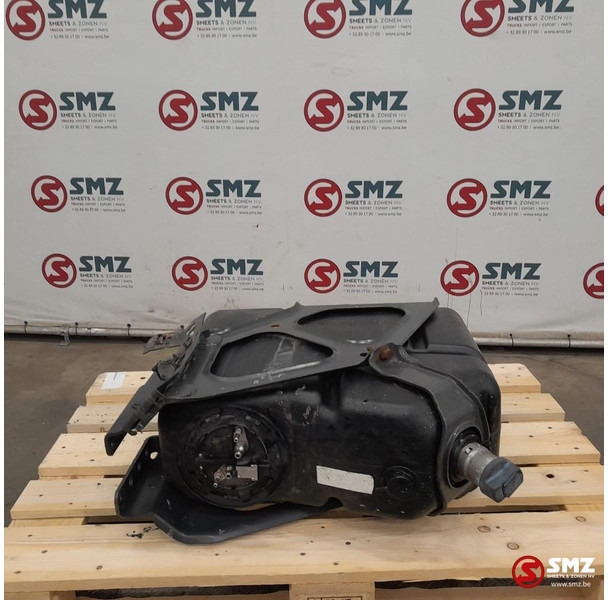 Mercedes-Benz Occ AdBluetank 60L + AdBlueniveausensor Mercedes - Sistem de alimentare combustibil pentru Camion: Foto 1 Mercedes-Benz Occ AdBluetank 60L + AdBlueniveausensor Mercedes - Sistem de alimentare combustibil pentru Camion: Foto 1