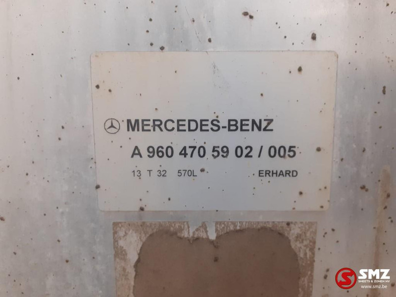 Mercedes-Benz Occ brandstoftank 570L Mercedes - Rezervor combustibil pentru Camion: Foto 5 Mercedes-Benz Occ brandstoftank 570L Mercedes - Rezervor combustibil pentru Camion: Foto 5