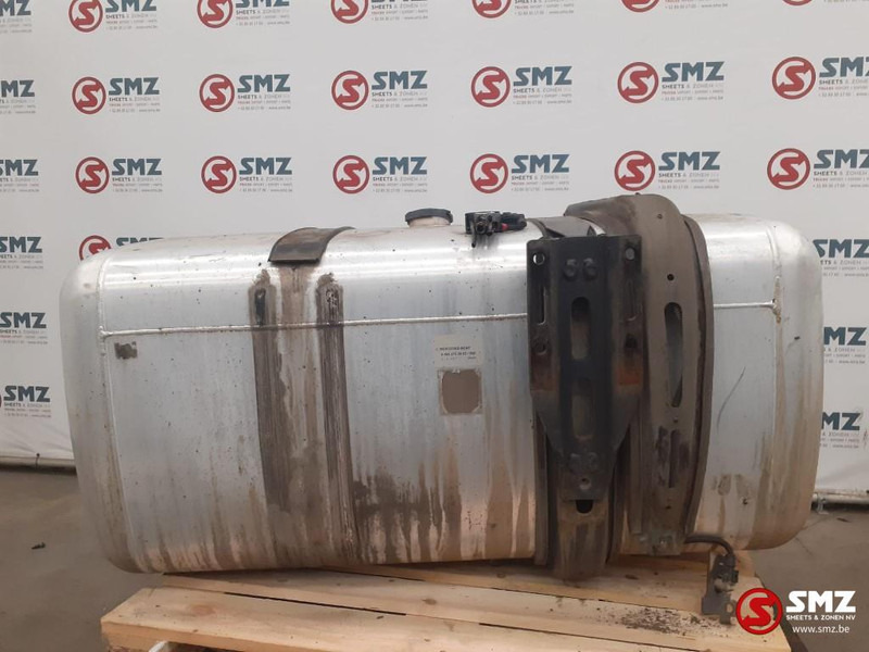 Mercedes-Benz Occ brandstoftank 570L Mercedes - Rezervor combustibil pentru Camion: Foto 2 Mercedes-Benz Occ brandstoftank 570L Mercedes - Rezervor combustibil pentru Camion: Foto 2