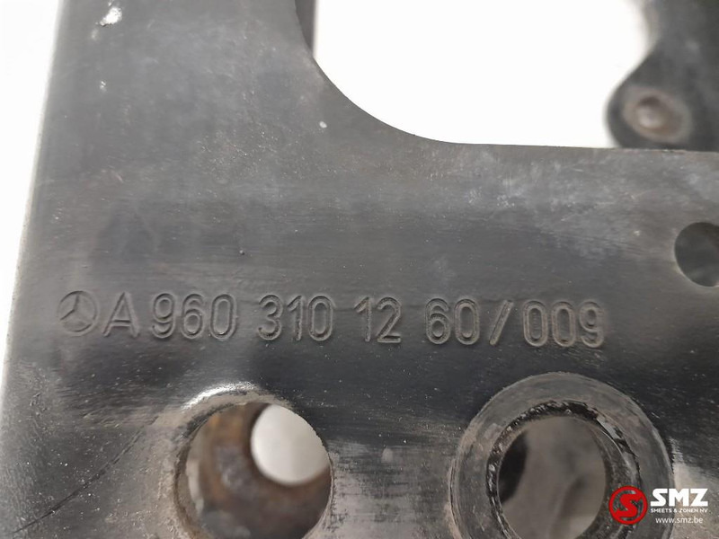 Mercedes-Benz Occ cabinebeugel + montagebeugel linksvooraan Merc - Cadru/ Şasiu pentru Camion: Foto 5 Mercedes-Benz Occ cabinebeugel + montagebeugel linksvooraan Merc - Cadru/ Şasiu pentru Camion: Foto 5