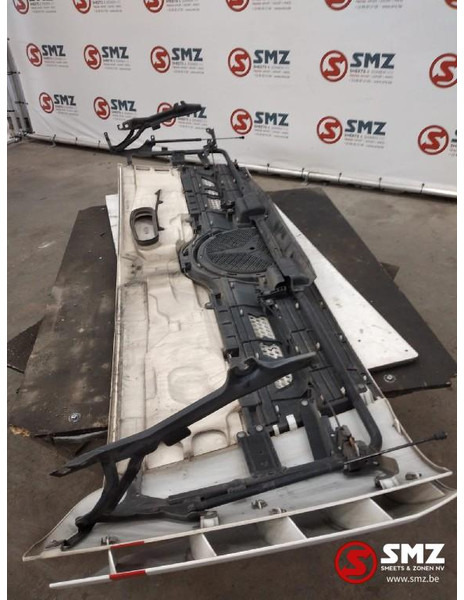 Mercedes-Benz Occ motorkap + windgeleider links Mercedes - Capotă pentru Camion: Foto 2 Mercedes-Benz Occ motorkap + windgeleider links Mercedes - Capotă pentru Camion: Foto 2