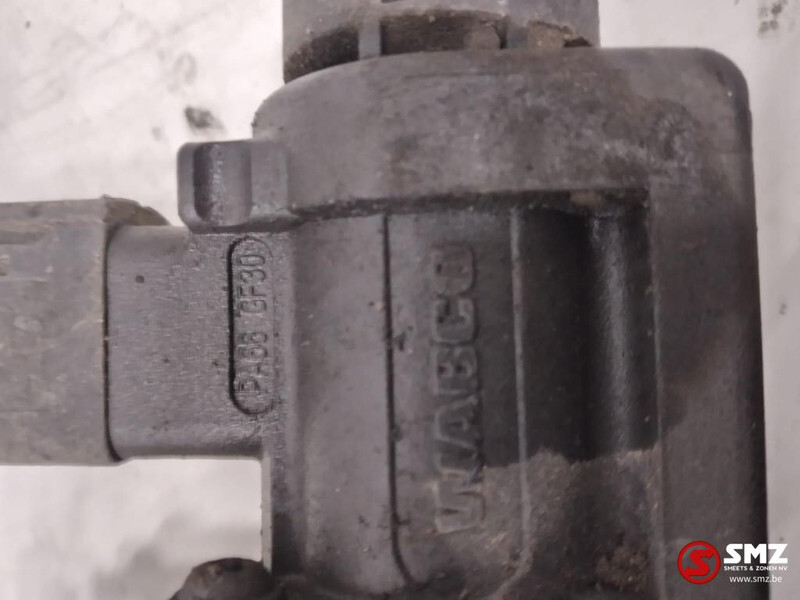 Mercedes-Benz Occ pneumatische klep 3/2 Mercedes Actros MP4 A000 - Calculator de bord pentru Camion: Foto 3 Mercedes-Benz Occ pneumatische klep 3/2 Mercedes Actros MP4 A000 - Calculator de bord pentru Camion: Foto 3