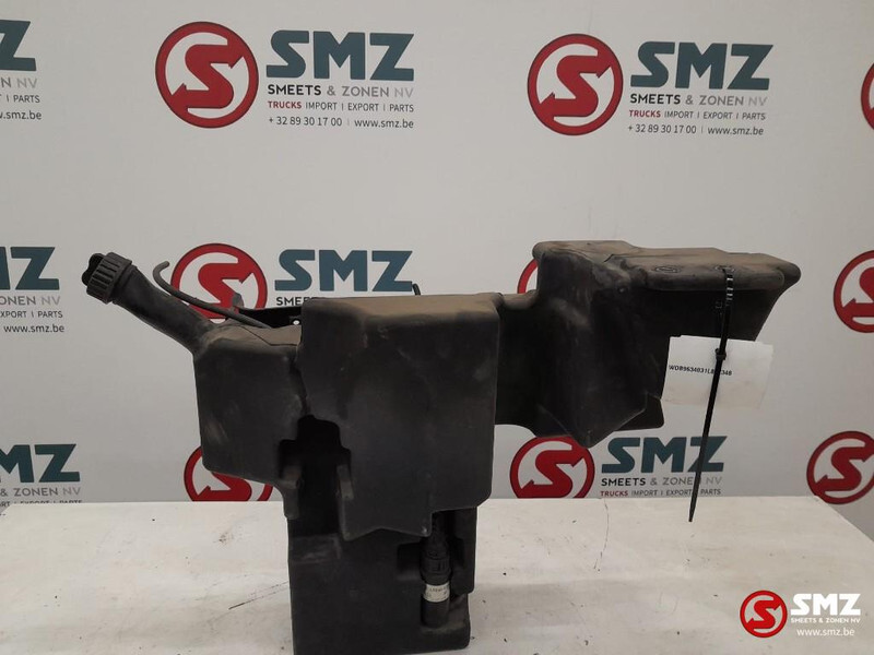 Mercedes-Benz Occ ruitensproeiervloeistoftank + waterpomp Merced - Ștergător pentru Camion: Foto 2 Mercedes-Benz Occ ruitensproeiervloeistoftank + waterpomp Merced - Ștergător pentru Camion: Foto 2