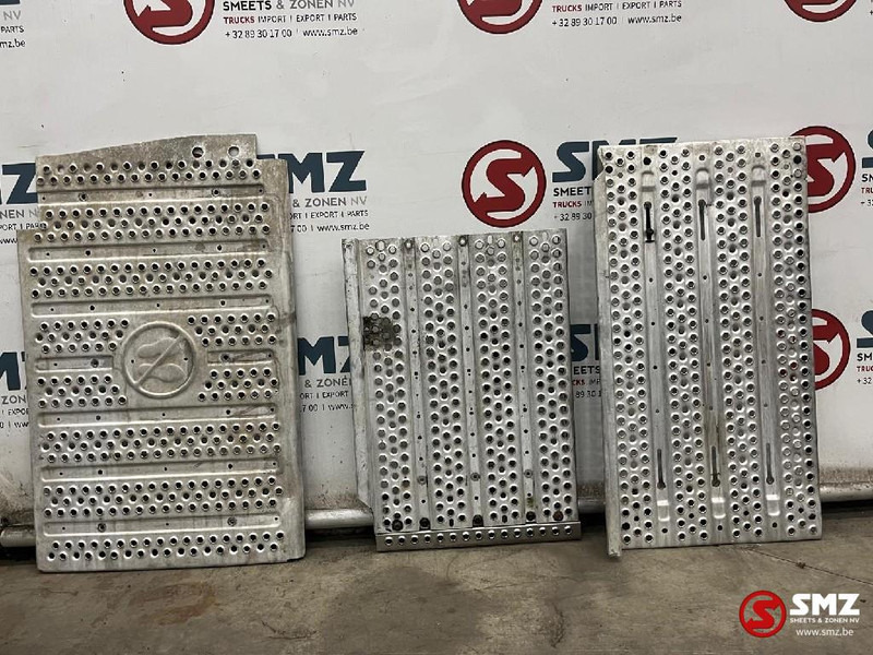 Mercedes-Benz Occ set bordesplaten + afdekplaat catalysator Merc - Cadru/ Şasiu pentru Camion: Foto 1 Mercedes-Benz Occ set bordesplaten + afdekplaat catalysator Merc - Cadru/ Şasiu pentru Camion: Foto 1