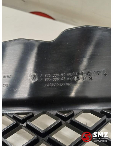 Mercedes-Benz Radiator grille mercedes - Grilă pentru Camion: Foto 3 Mercedes-Benz Radiator grille mercedes - Grilă pentru Camion: Foto 3