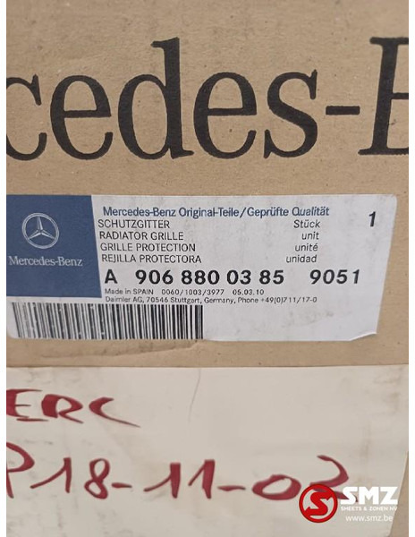 Mercedes-Benz Radiator grille mercedes - Grilă pentru Camion: Foto 4 Mercedes-Benz Radiator grille mercedes - Grilă pentru Camion: Foto 4