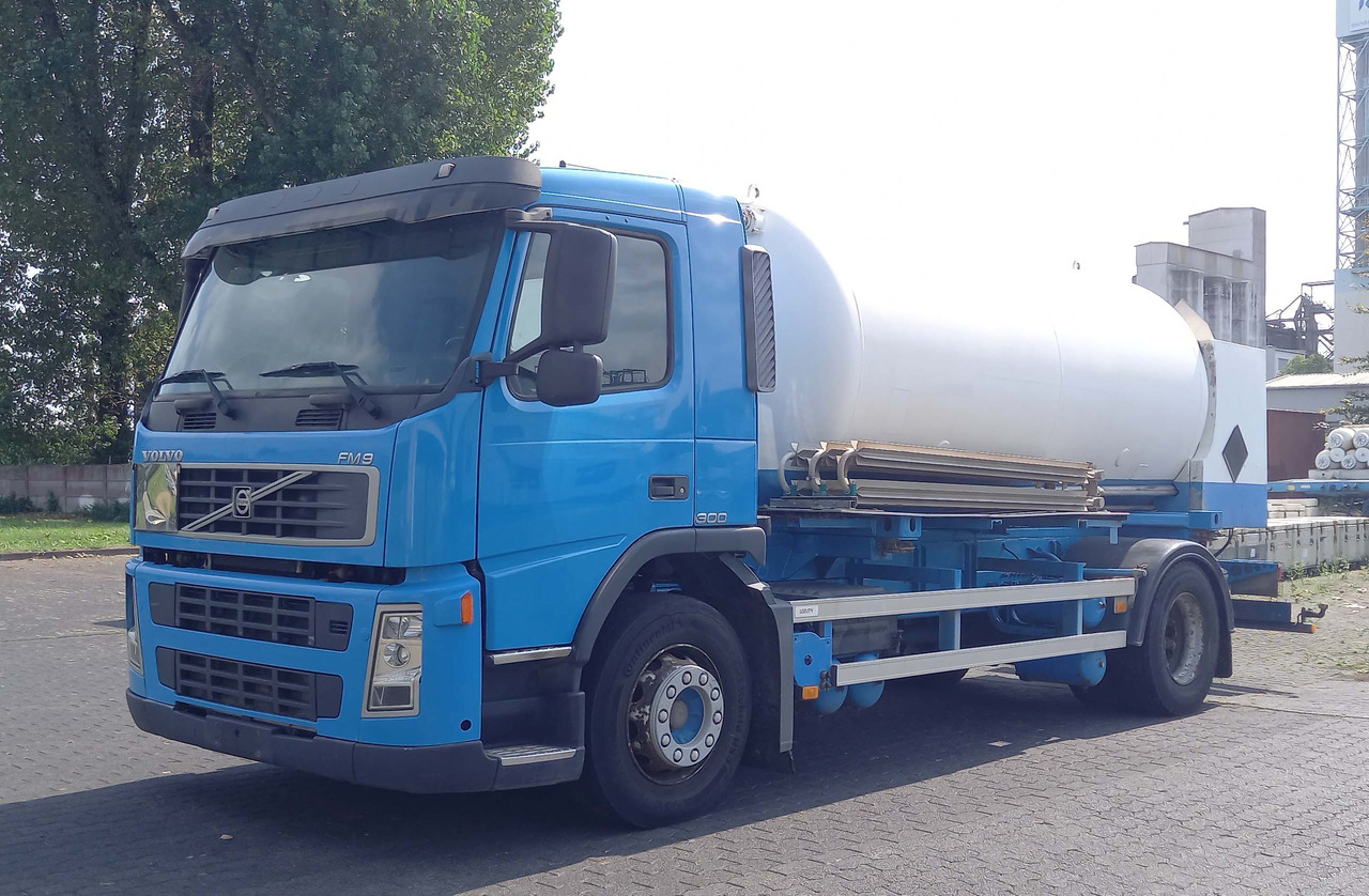 VOLVO Gas oxygen, argon, nitrogen - Camion cisternă: Foto 2 VOLVO Gas oxygen, argon, nitrogen - Camion cisternă: Foto 2