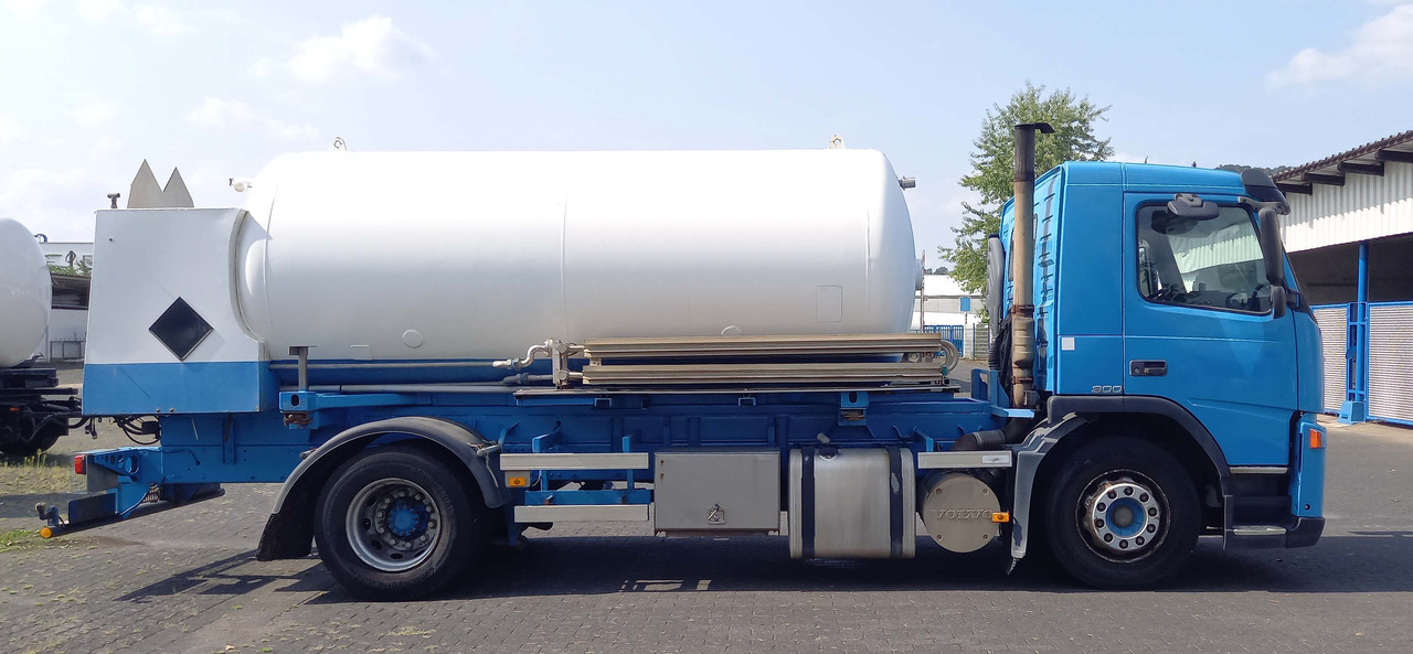 VOLVO Gas oxygen, argon, nitrogen - Camion cisternă: Foto 3 VOLVO Gas oxygen, argon, nitrogen - Camion cisternă: Foto 3