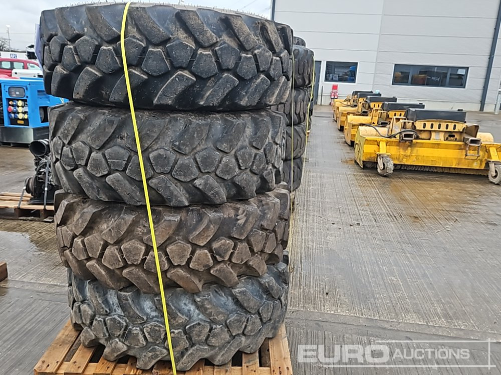 15.5-25 Tye (4 of) - Anvelopă: Foto 4 15.5-25 Tye (4 of) - Anvelopă: Foto 4