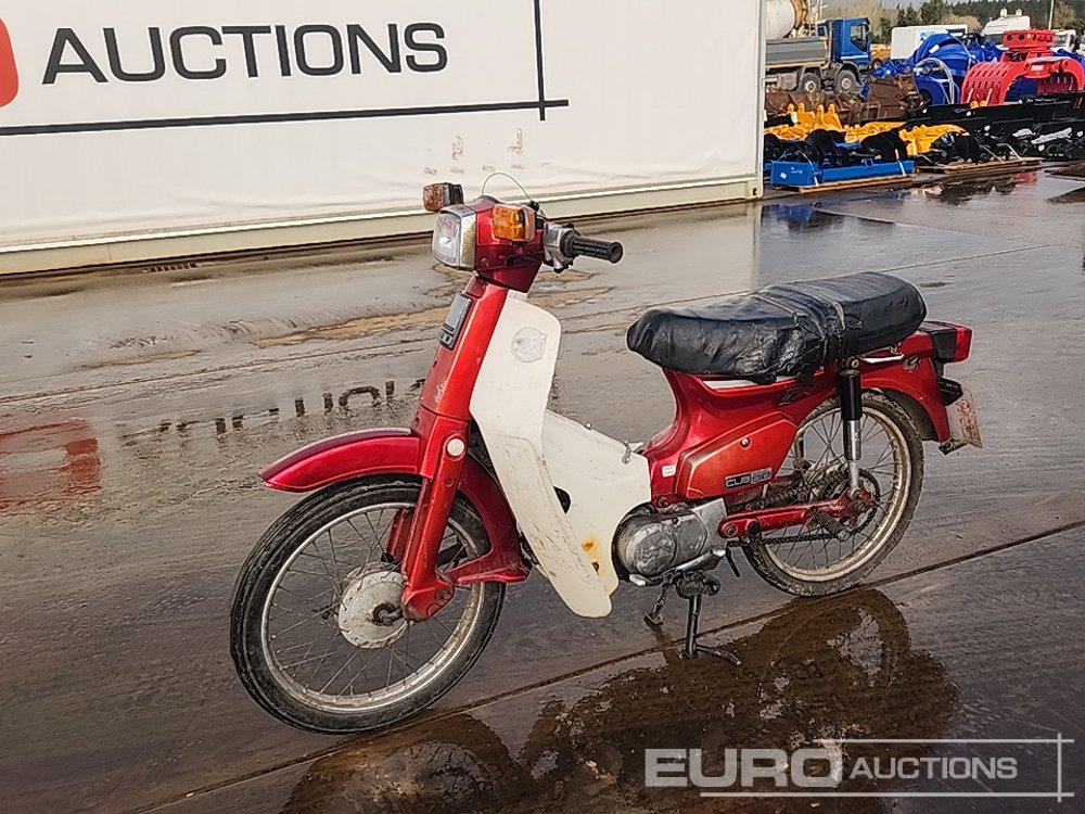 1995 Honda Cub 90 Moped (Category C Insurance Loss) (Mileage Cannot be Verified) - Motocicletă: Foto 1 1995 Honda Cub 90 Moped (Category C Insurance Loss) (Mileage Cannot be Verified) - Motocicletă: Foto 1