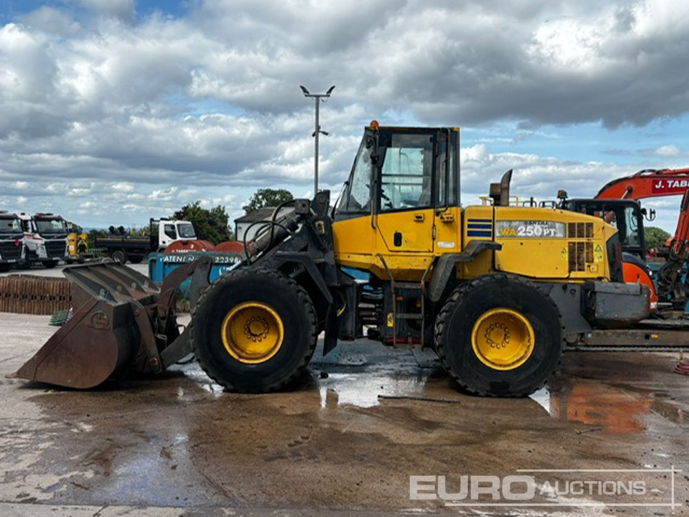 2004 Komatsu WA250PT-5H - Încărcător frontal pe pneuri: Foto 2 2004 Komatsu WA250PT-5H - Încărcător frontal pe pneuri: Foto 2