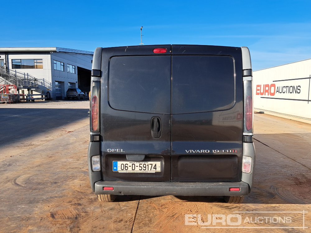 2006 Opel Vivaro - Autoutilitară compactă: Foto 4 2006 Opel Vivaro - Autoutilitară compactă: Foto 4