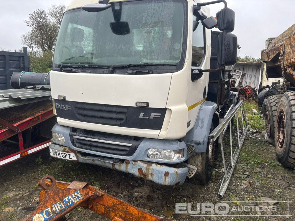 2011 DAF LF55-220 - Camion platformă: Foto 1 2011 DAF LF55-220 - Camion platformă: Foto 1