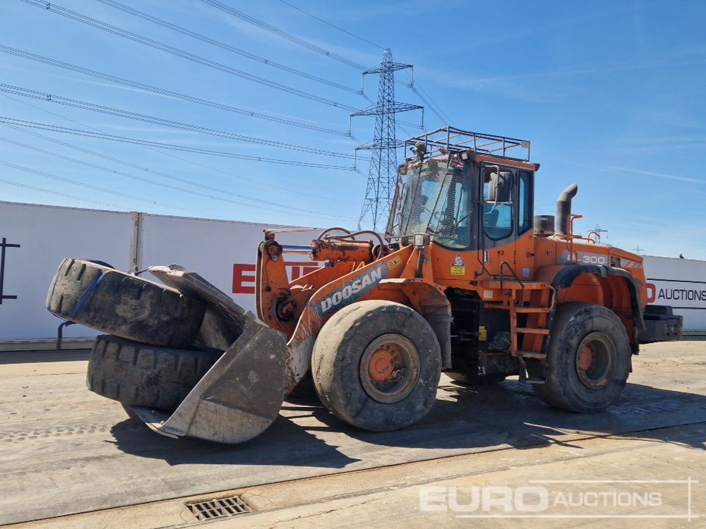 2012 Doosan DL 300 - Încărcător frontal pe pneuri: Foto 1 2012 Doosan DL 300 - Încărcător frontal pe pneuri: Foto 1