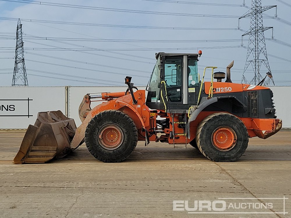 2012 Hitachi ZW250 - Încărcător frontal pe pneuri: Foto 2 2012 Hitachi ZW250 - Încărcător frontal pe pneuri: Foto 2