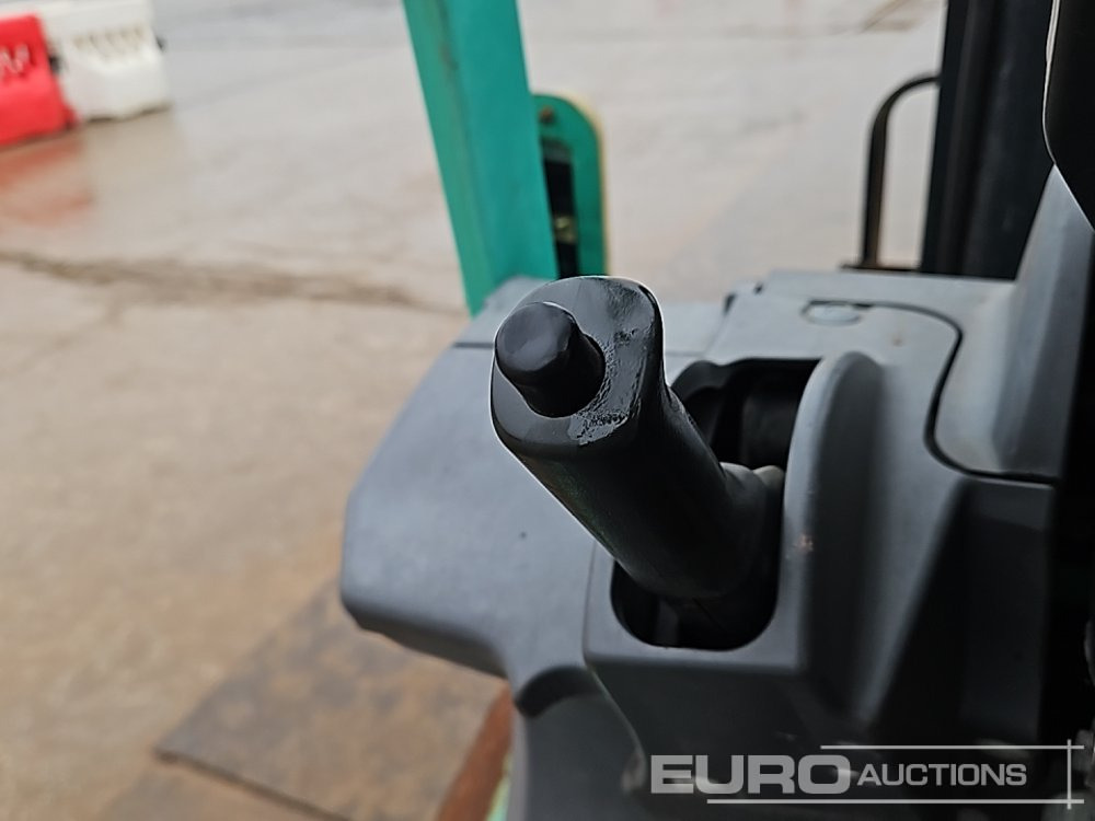 Motostivuitor 2012 Mitsubishi FG25N: Foto 32