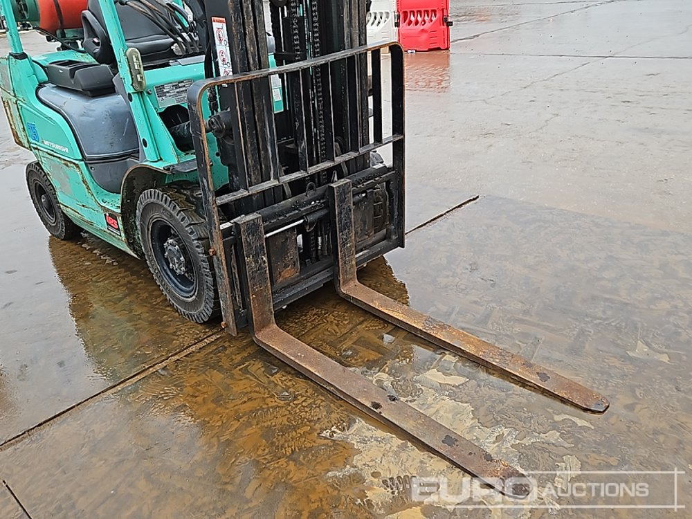 Motostivuitor 2012 Mitsubishi FG25N: Foto 21