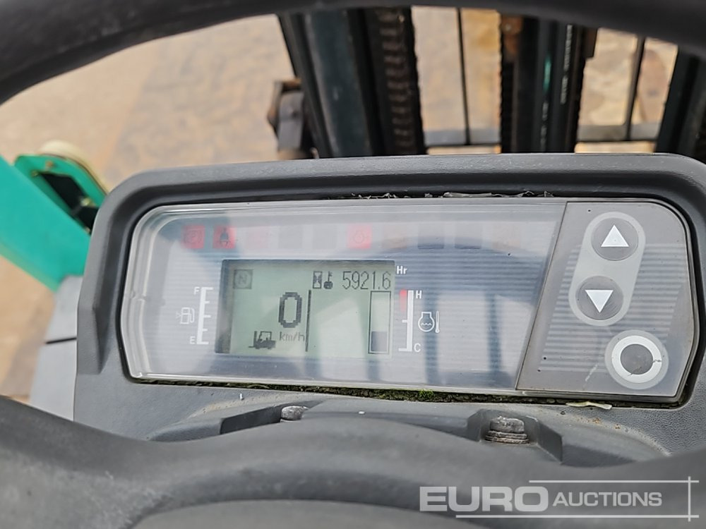 Motostivuitor 2012 Mitsubishi FG25N: Foto 37