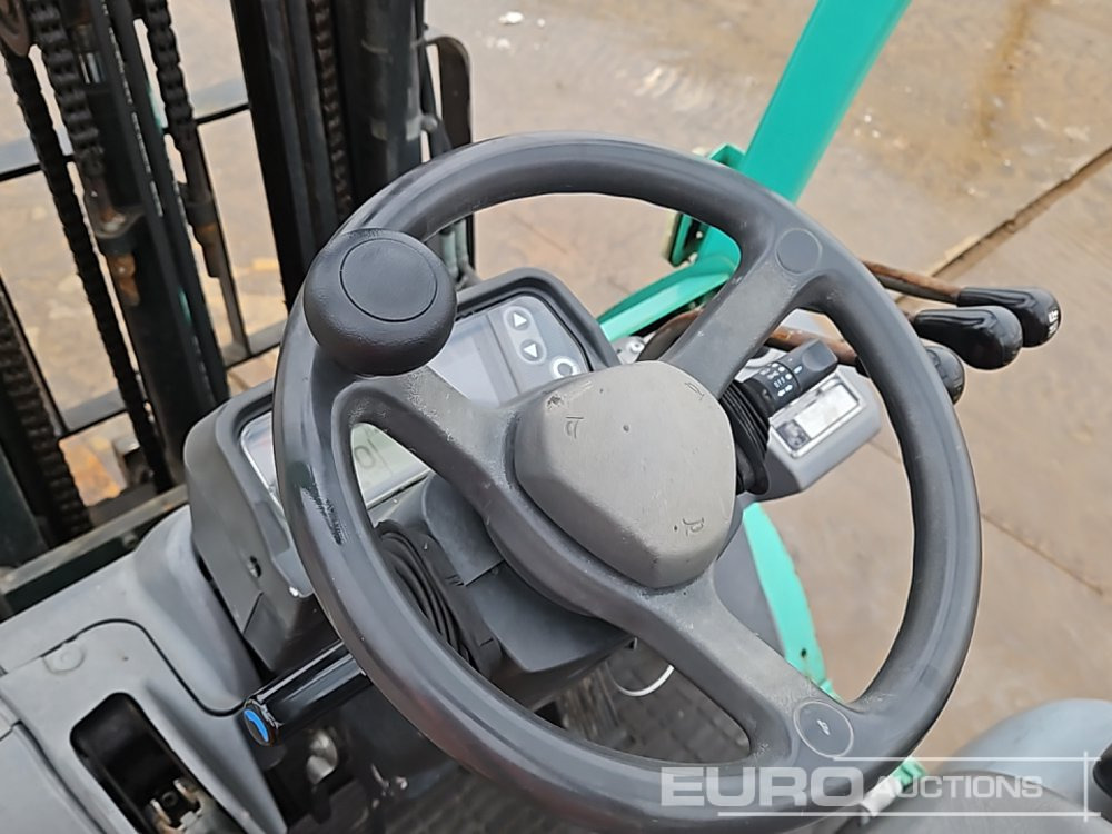 Motostivuitor 2012 Mitsubishi FG25N: Foto 38