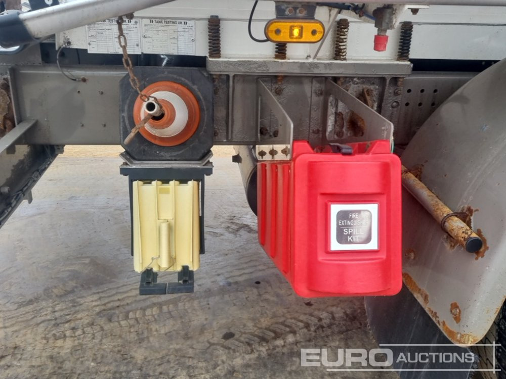 Camion cisternă 2013 Scania P230: Foto 22
