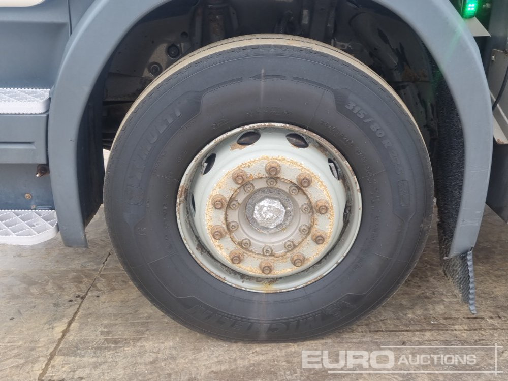 Camion cisternă 2013 Scania P230: Foto 9