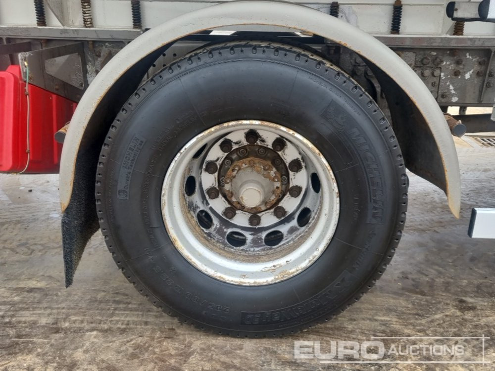 Camion cisternă 2013 Scania P230: Foto 11