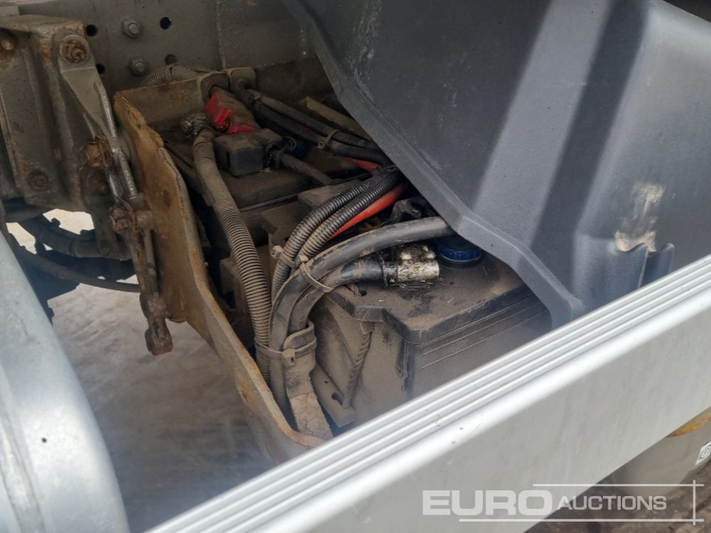 Camion cisternă 2013 Scania P230: Foto 24