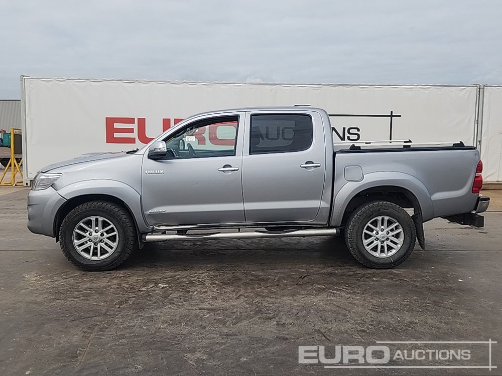 2016 Toyota Hilux Invincible - Pick-up: Foto 2 2016 Toyota Hilux Invincible - Pick-up: Foto 2