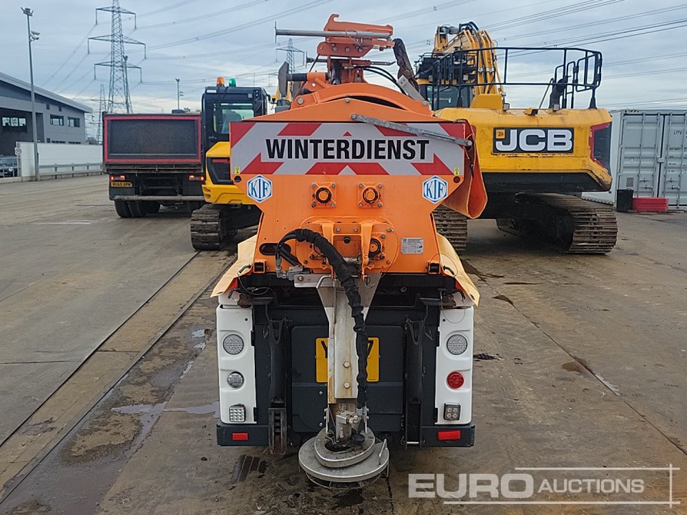 2017 Hako Citymaster 1600 4x2 Compact Gritter, Hydraulic Snow Plough & Sweeper Attachment, Reverse Camera, Automatic Gearbox (Reg. Docs. Available) - Măturătoare stradală: Foto 4 2017 Hako Citymaster 1600 4x2 Compact Gritter, Hydraulic Snow Plough & Sweeper Attachment, Reverse Camera, Automatic Gearbox (Reg. Docs. Available) - Măturătoare stradală: Foto 4