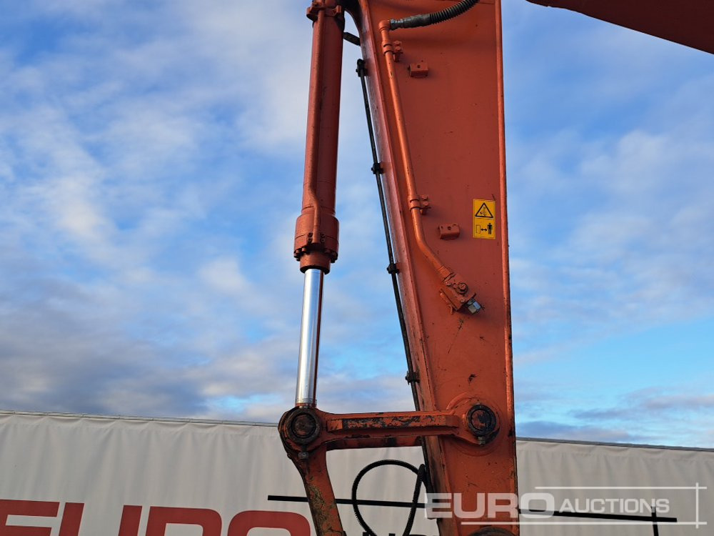 Excavator pe şenile 2020 Hitachi ZX210LC-6: Foto 11 Excavator pe şenile 2020 Hitachi ZX210LC-6: Foto 11