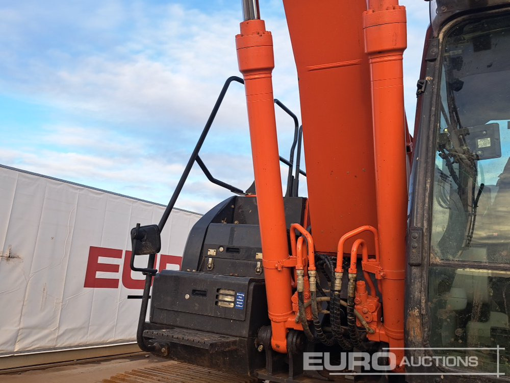 Excavator pe şenile 2020 Hitachi ZX210LC-6: Foto 15 Excavator pe şenile 2020 Hitachi ZX210LC-6: Foto 15