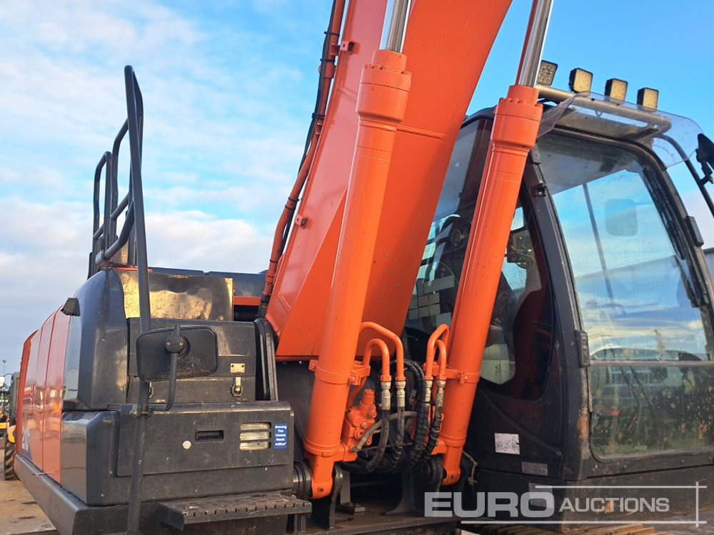 Excavator pe şenile 2020 Hitachi ZX210LC-6: Foto 16 Excavator pe şenile 2020 Hitachi ZX210LC-6: Foto 16
