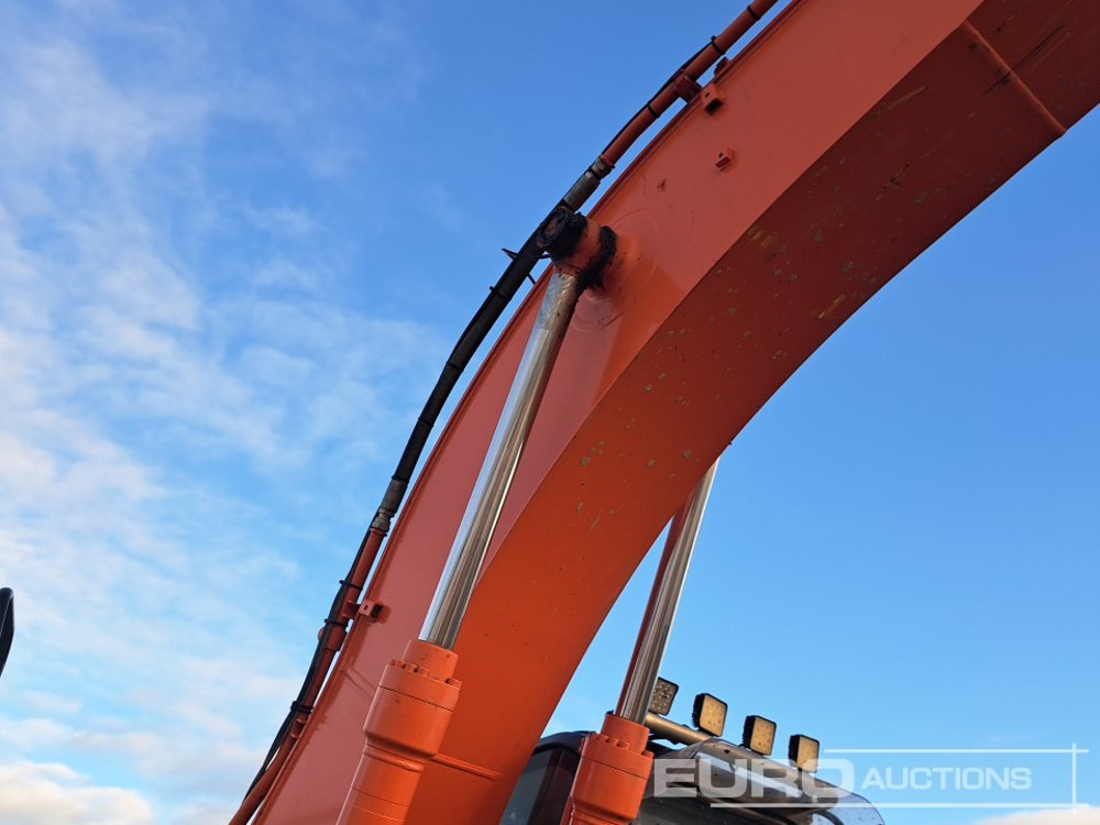 Excavator pe şenile 2020 Hitachi ZX210LC-6: Foto 17 Excavator pe şenile 2020 Hitachi ZX210LC-6: Foto 17