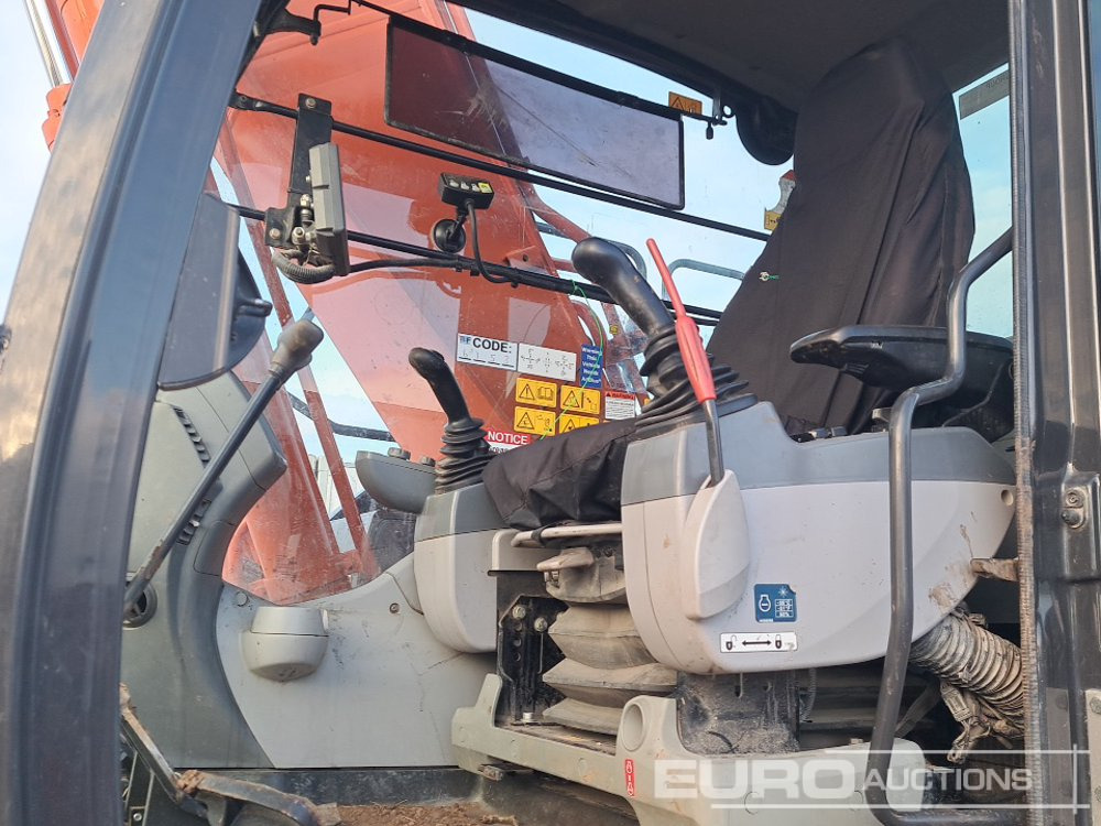 Excavator pe şenile 2020 Hitachi ZX210LC-6: Foto 29 Excavator pe şenile 2020 Hitachi ZX210LC-6: Foto 29