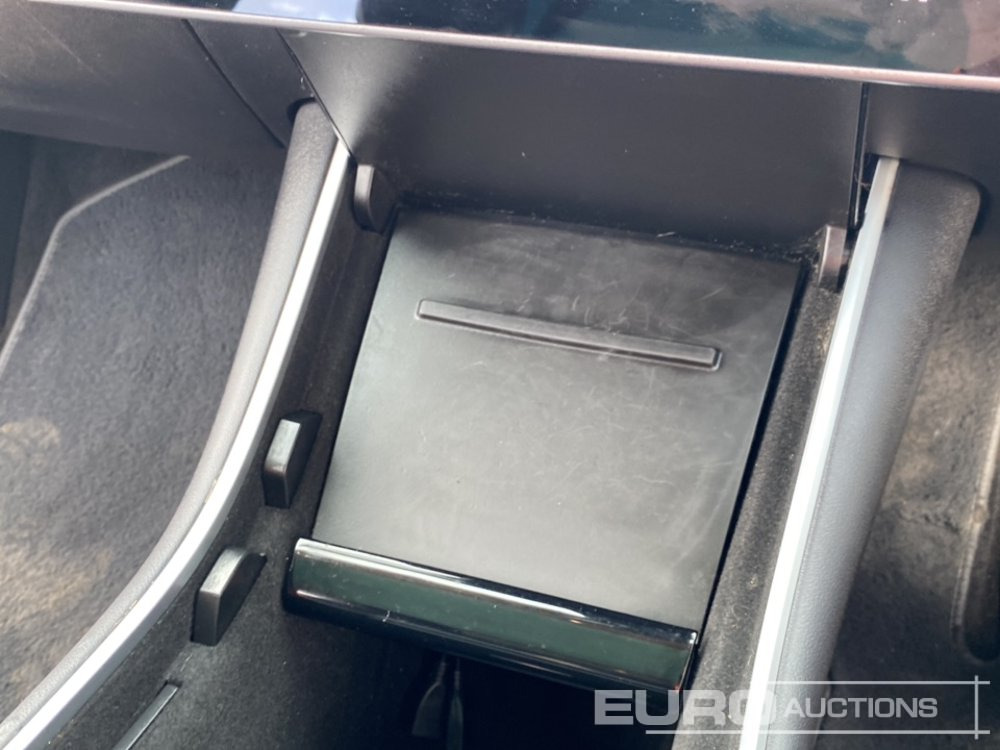 Automobil 2020 Tesla Model 3 Long Range: Foto 32