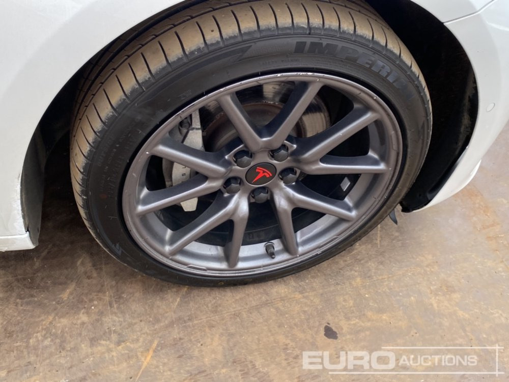 Automobil 2020 Tesla Model 3 Long Range: Foto 12