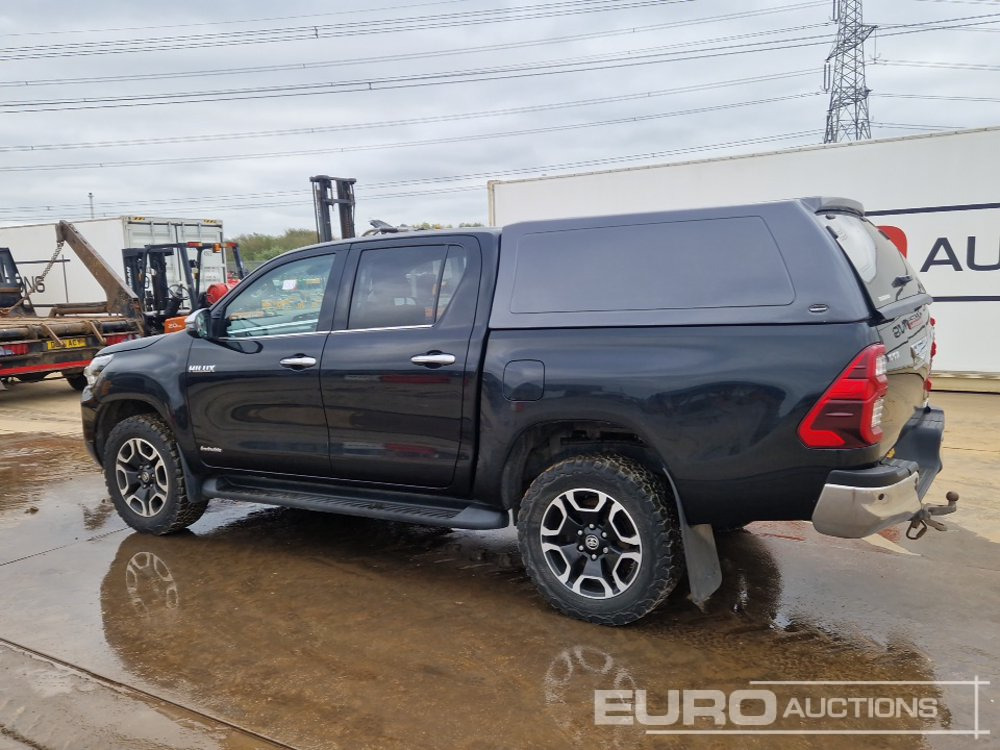 2021 Toyota Hilux Invincible - Pick-up: Foto 3 2021 Toyota Hilux Invincible - Pick-up: Foto 3