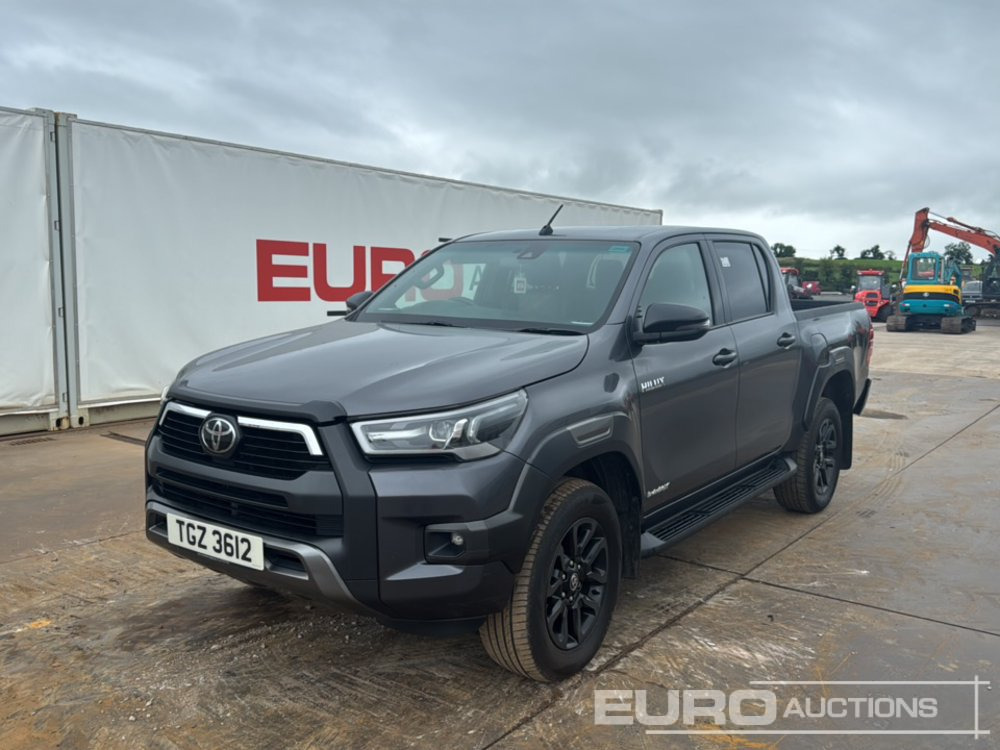 2021 Toyota Hilux Invincible X - Pick-up: Foto 1 2021 Toyota Hilux Invincible X - Pick-up: Foto 1