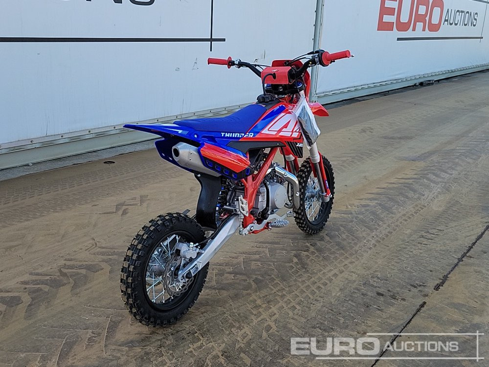 2025 Apollo Thunder 125cc Motorcross Bike, 14" Front, 12" Rear Tyres, Electric Start, Air Cooled, Hydraulic Suspension, Disc Brakes, Lighting Kit (UNASSEMBLED) - Motocicletă: Foto 5 2025 Apollo Thunder 125cc Motorcross Bike, 14" Front, 12" Rear Tyres, Electric Start, Air Cooled, Hydraulic Suspension, Disc Brakes, Lighting Kit (UNASSEMBLED) - Motocicletă: Foto 5