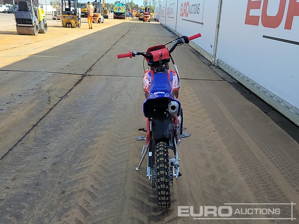 2025 Apollo Thunder 125cc Motorcross Bike, 14" Front, 12" Rear Tyres, Electric Start, Air Cooled, Hydraulic Suspension, Disc Brakes, Lighting Kit (UNASSEMBLED) - Motocicletă: Foto 4 2025 Apollo Thunder 125cc Motorcross Bike, 14" Front, 12" Rear Tyres, Electric Start, Air Cooled, Hydraulic Suspension, Disc Brakes, Lighting Kit (UNASSEMBLED) - Motocicletă: Foto 4