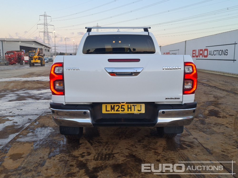 2025 Toyota Hilux Invincible - Pick-up: Foto 4 2025 Toyota Hilux Invincible - Pick-up: Foto 4