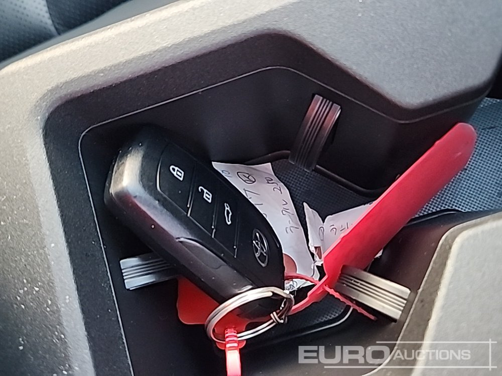 SUV 2025 Toyota Land Cruiser: Foto 40 SUV 2025 Toyota Land Cruiser: Foto 40