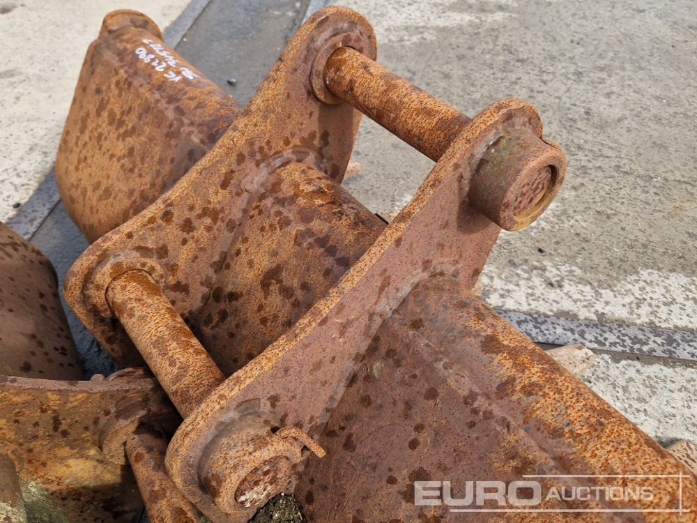 60" Toothed Ditching Bucket 65mm Pin to suit 13 Ton Excavator - Cupă: Foto 5 60" Toothed Ditching Bucket 65mm Pin to suit 13 Ton Excavator - Cupă: Foto 5