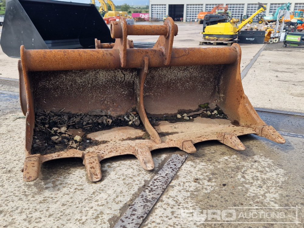 60" Toothed Ditching Bucket 65mm Pin to suit 13 Ton Excavator - Cupă: Foto 1 60" Toothed Ditching Bucket 65mm Pin to suit 13 Ton Excavator - Cupă: Foto 1