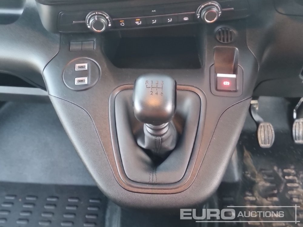 Autoutilitară 2024 Vauxhall Combo: Foto 24