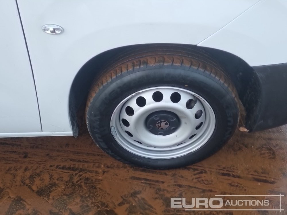 Autoutilitară 2024 Vauxhall Combo: Foto 12